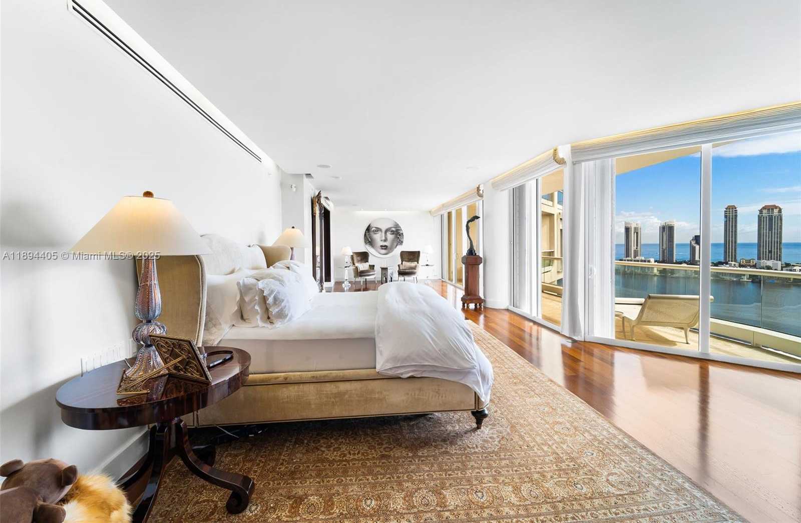 Small Image of 7000 ISLAND BLVD #PH-02, Aventura Number 21