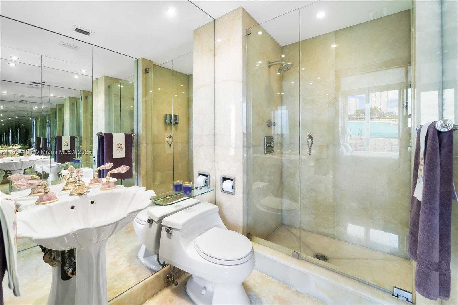 Small Image of 7000 ISLAND BLVD #PH-02, Aventura Number 25