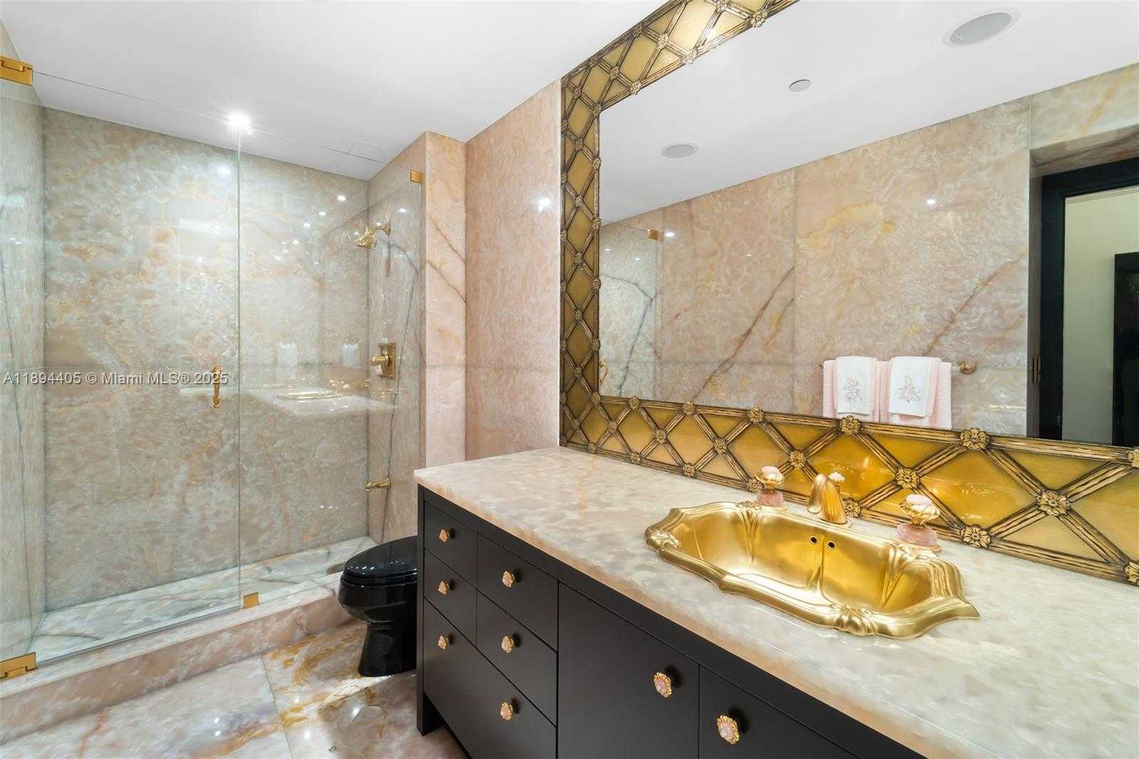 Small Image of 7000 ISLAND BLVD #PH-02, Aventura Number 27