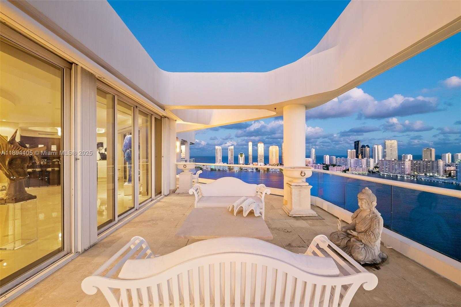 Small Image of 7000 ISLAND BLVD #PH-02, Aventura Number 39