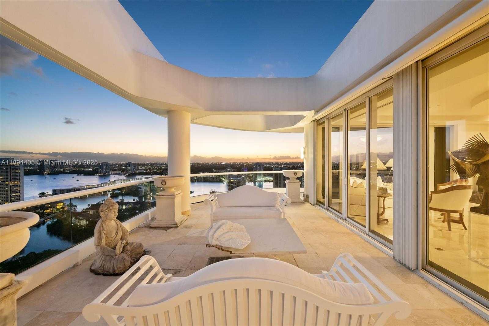 Small Image of 7000 ISLAND BLVD #PH-02, Aventura Number 41