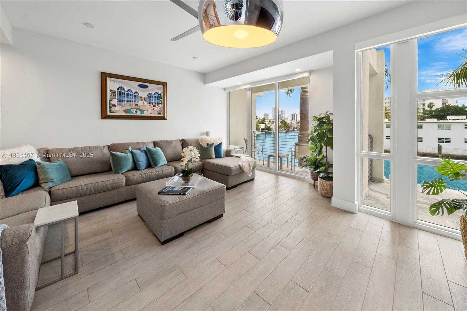 Small Image of 33 Shore Dr E, Miami, FL 33133, USA Number 12