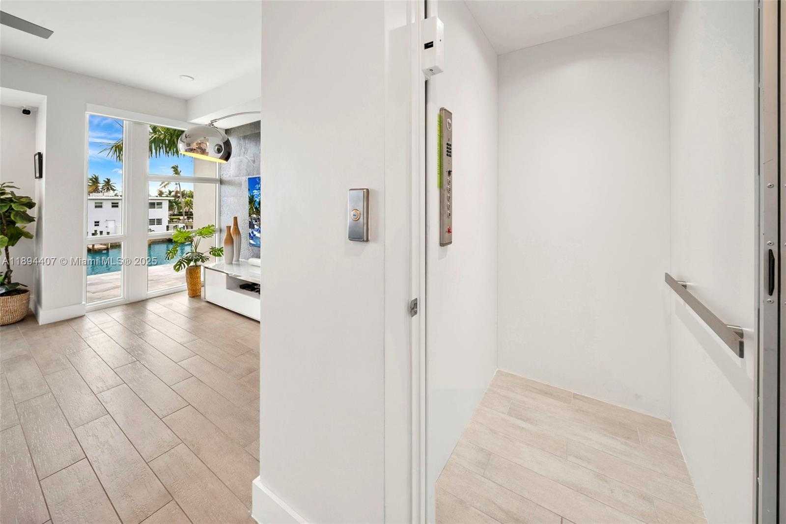 Small Image of 33 Shore Dr E, Miami, FL 33133, USA Number 15
