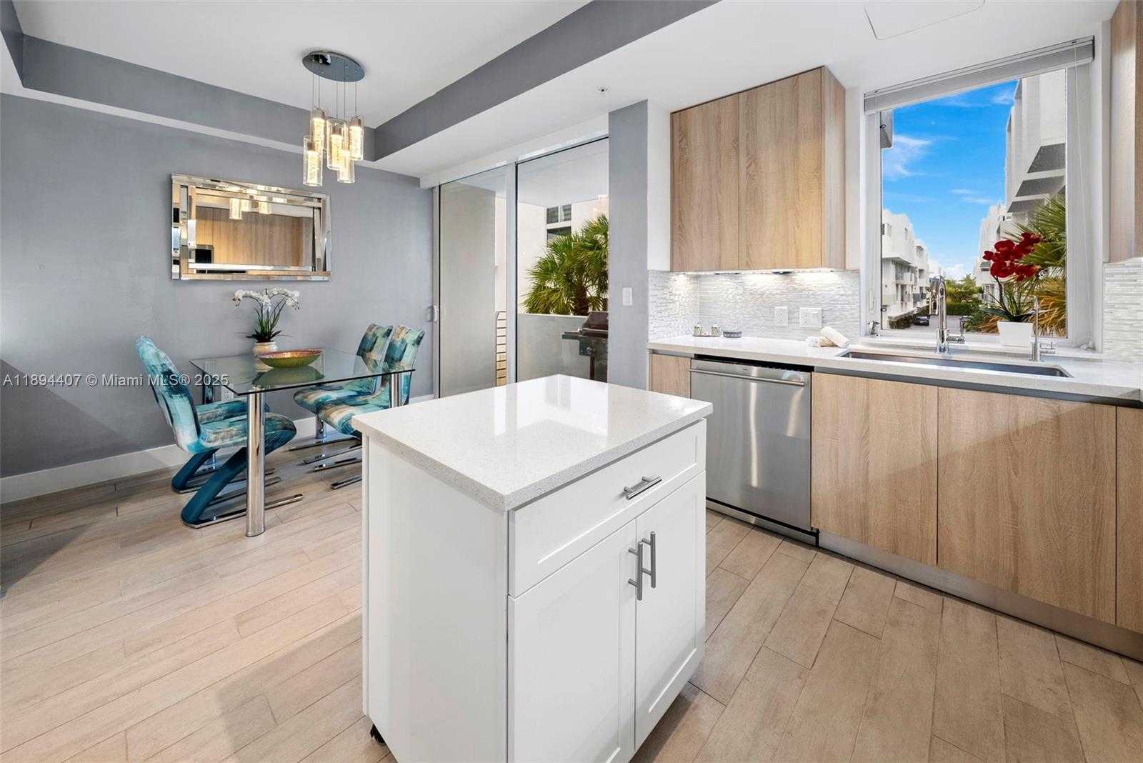 Small Image of 33 Shore Dr E, Miami, FL 33133, USA Number 19