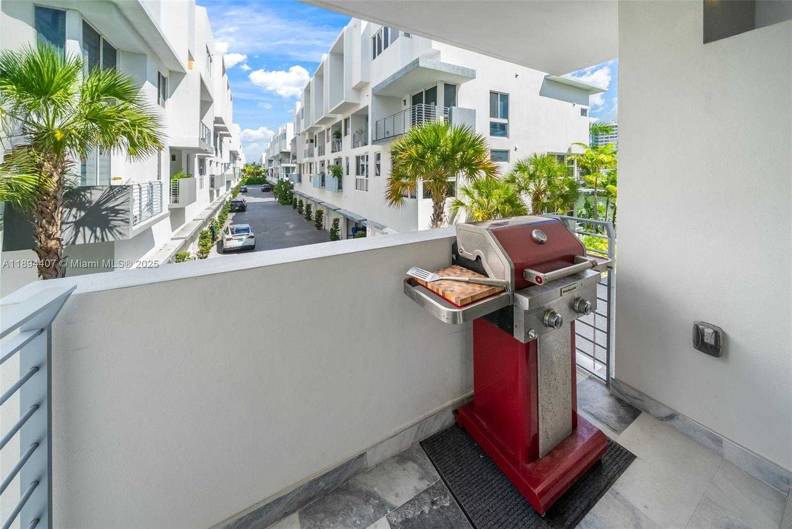 Small Image of 33 Shore Dr E, Miami, FL 33133, USA Number 22