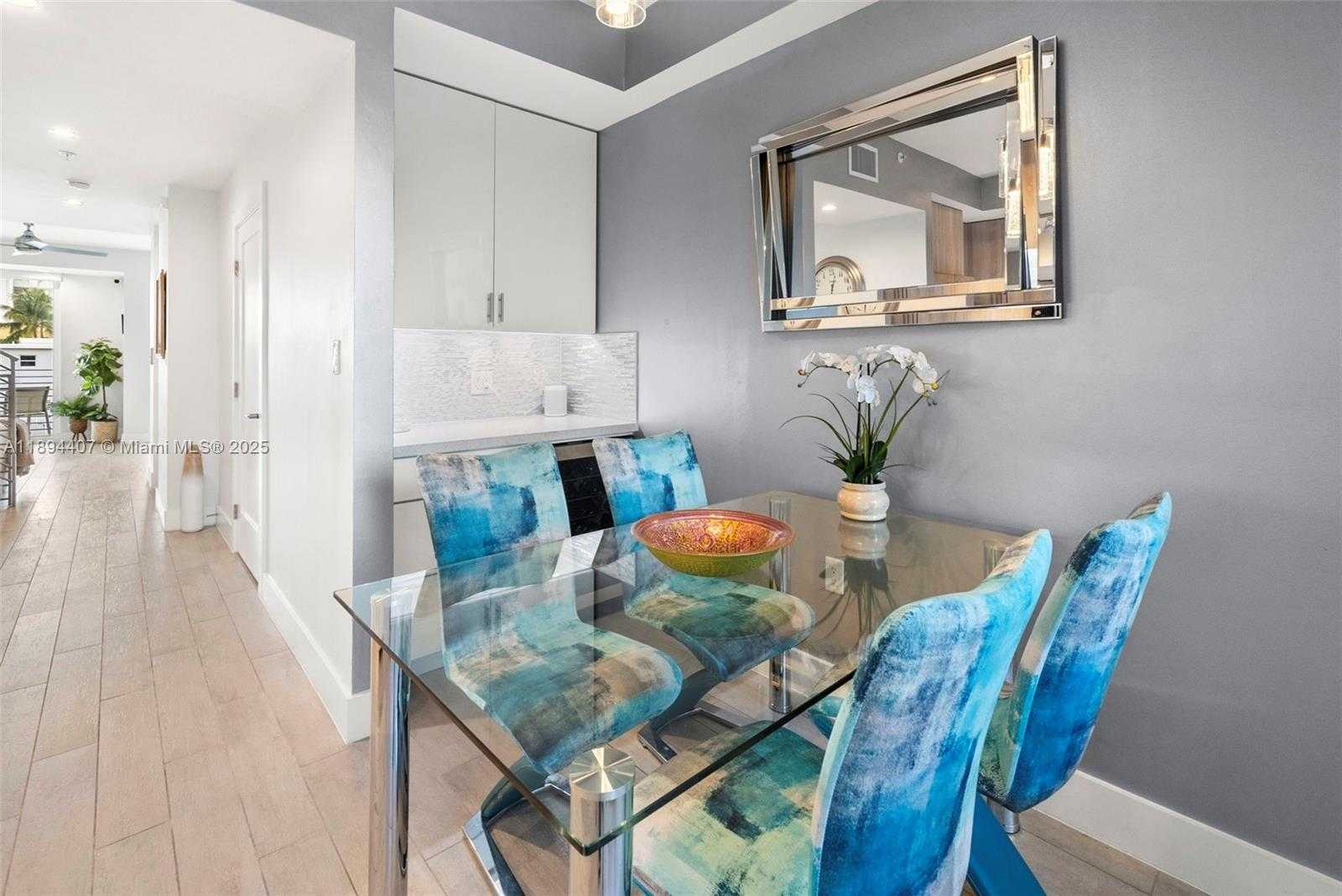 Small Image of 33 Shore Dr E, Miami, FL 33133, USA Number 23