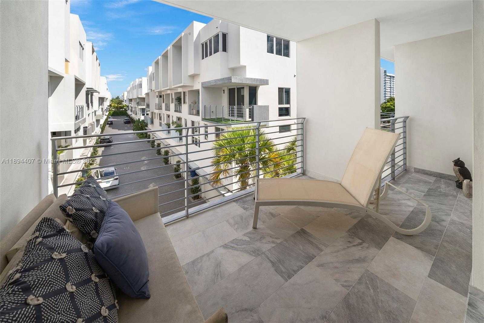 Small Image of 33 Shore Dr E, Miami, FL 33133, USA Number 25