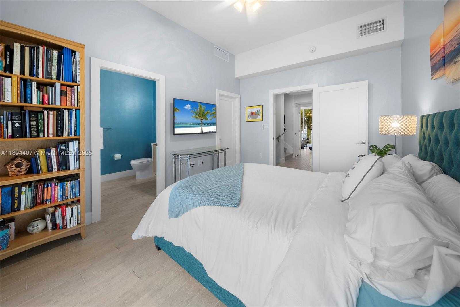 Small Image of 33 Shore Dr E, Miami, FL 33133, USA Number 26