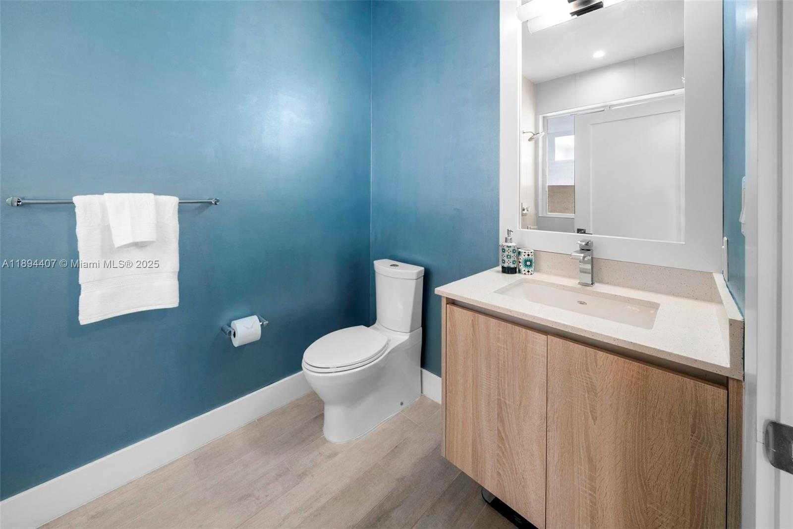 Small Image of 33 Shore Dr E, Miami, FL 33133, USA Number 27