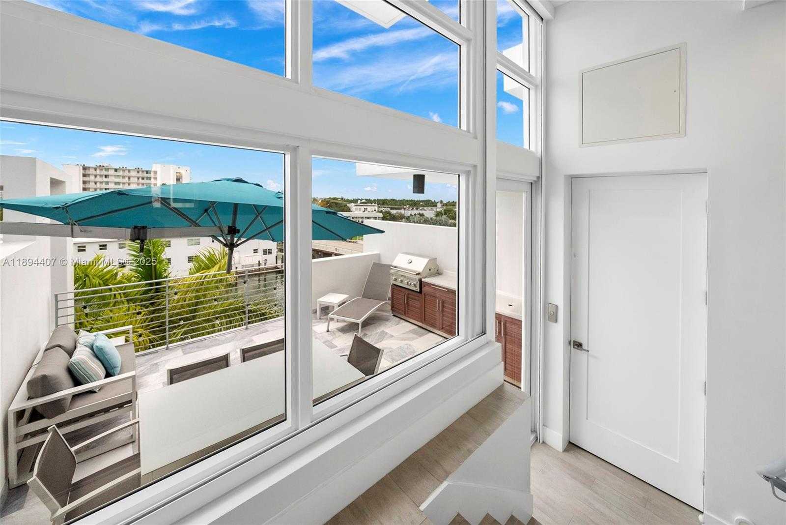 Small Image of 33 Shore Dr E, Miami, FL 33133, USA Number 32