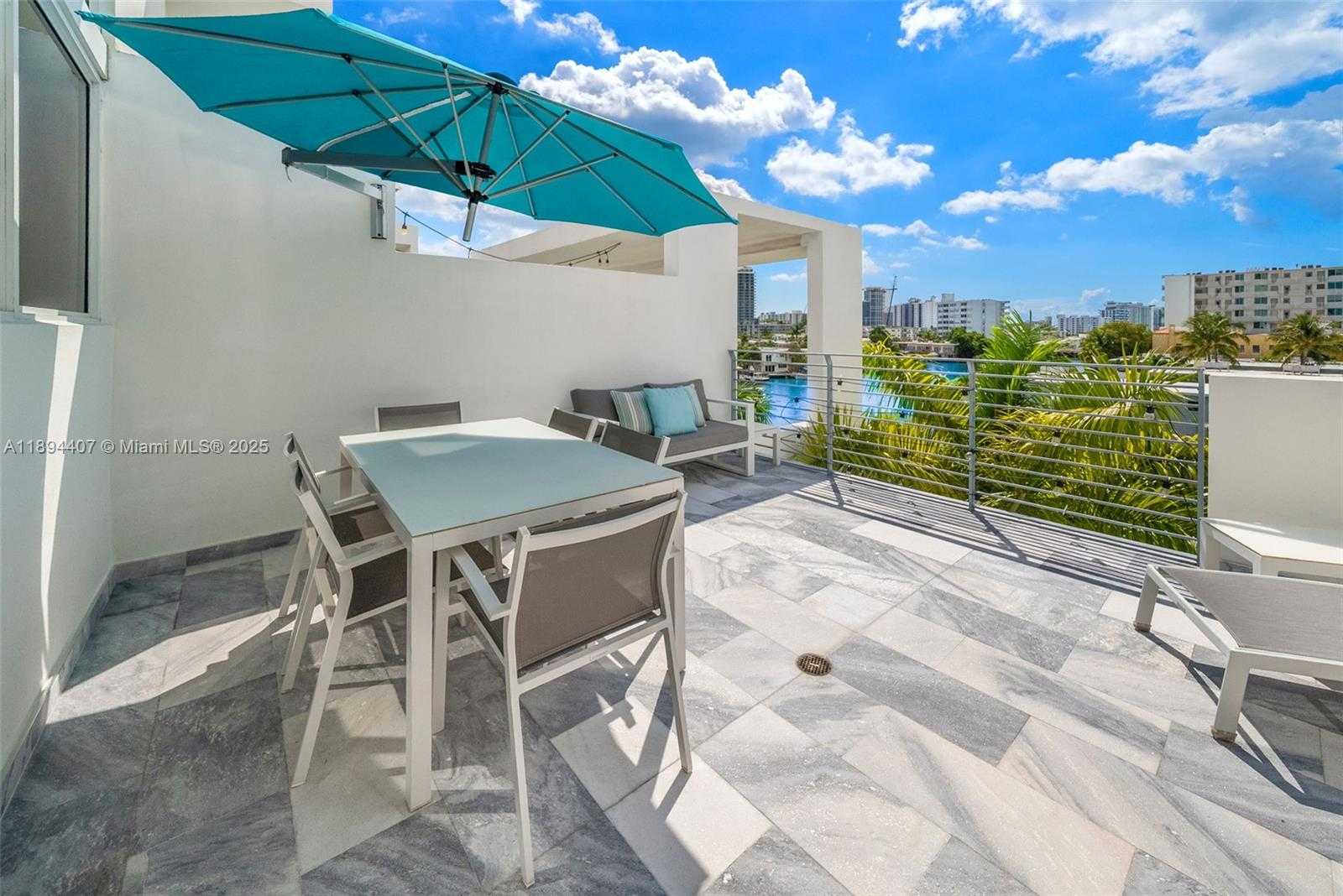 Small Image of 33 Shore Dr E, Miami, FL 33133, USA Number 33