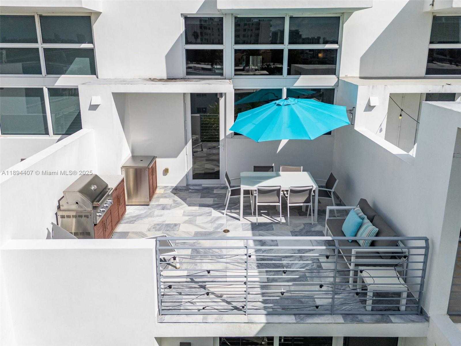 Small Image of 33 Shore Dr E, Miami, FL 33133, USA Number 36