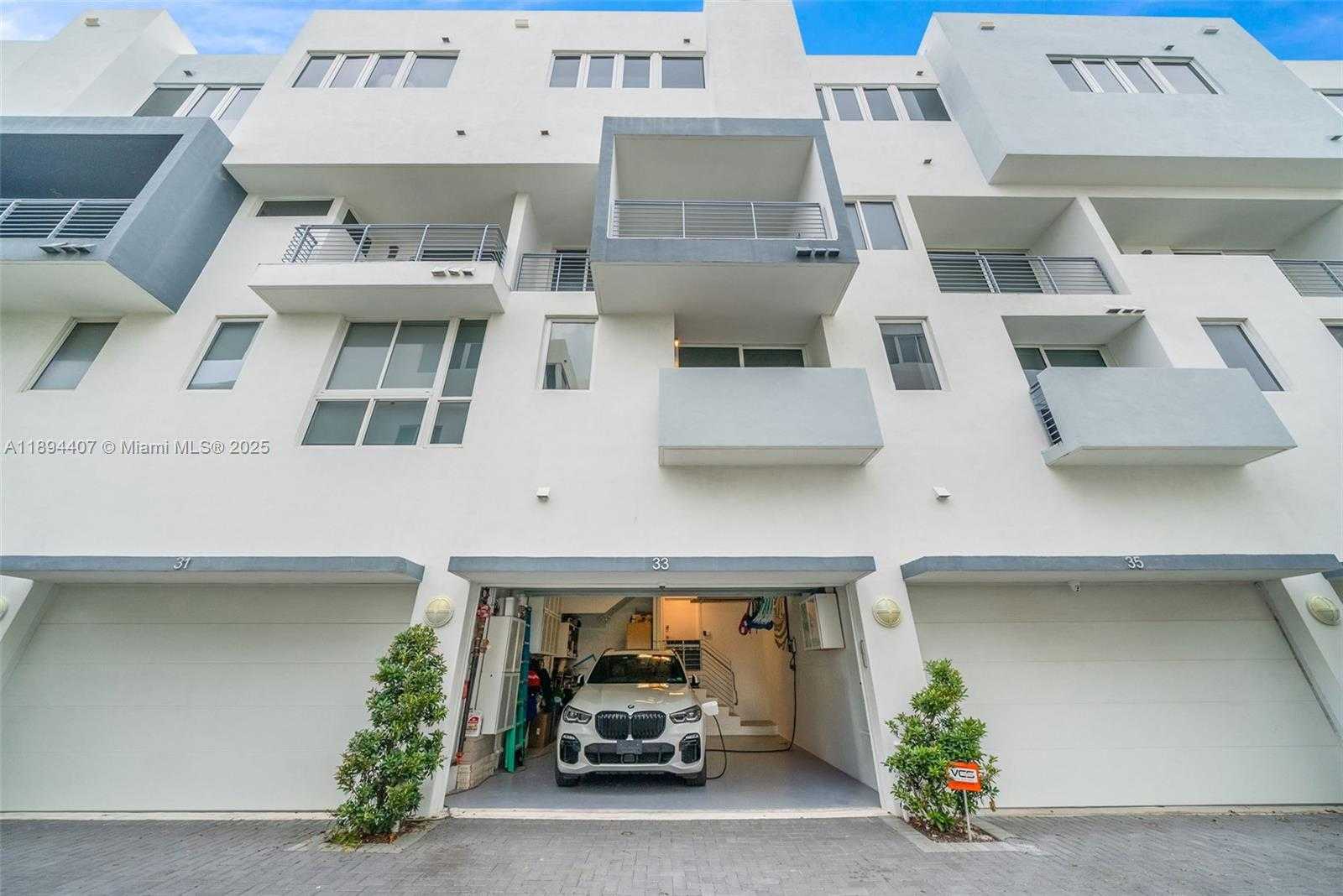 Small Image of 33 Shore Dr E, Miami, FL 33133, USA Number 42