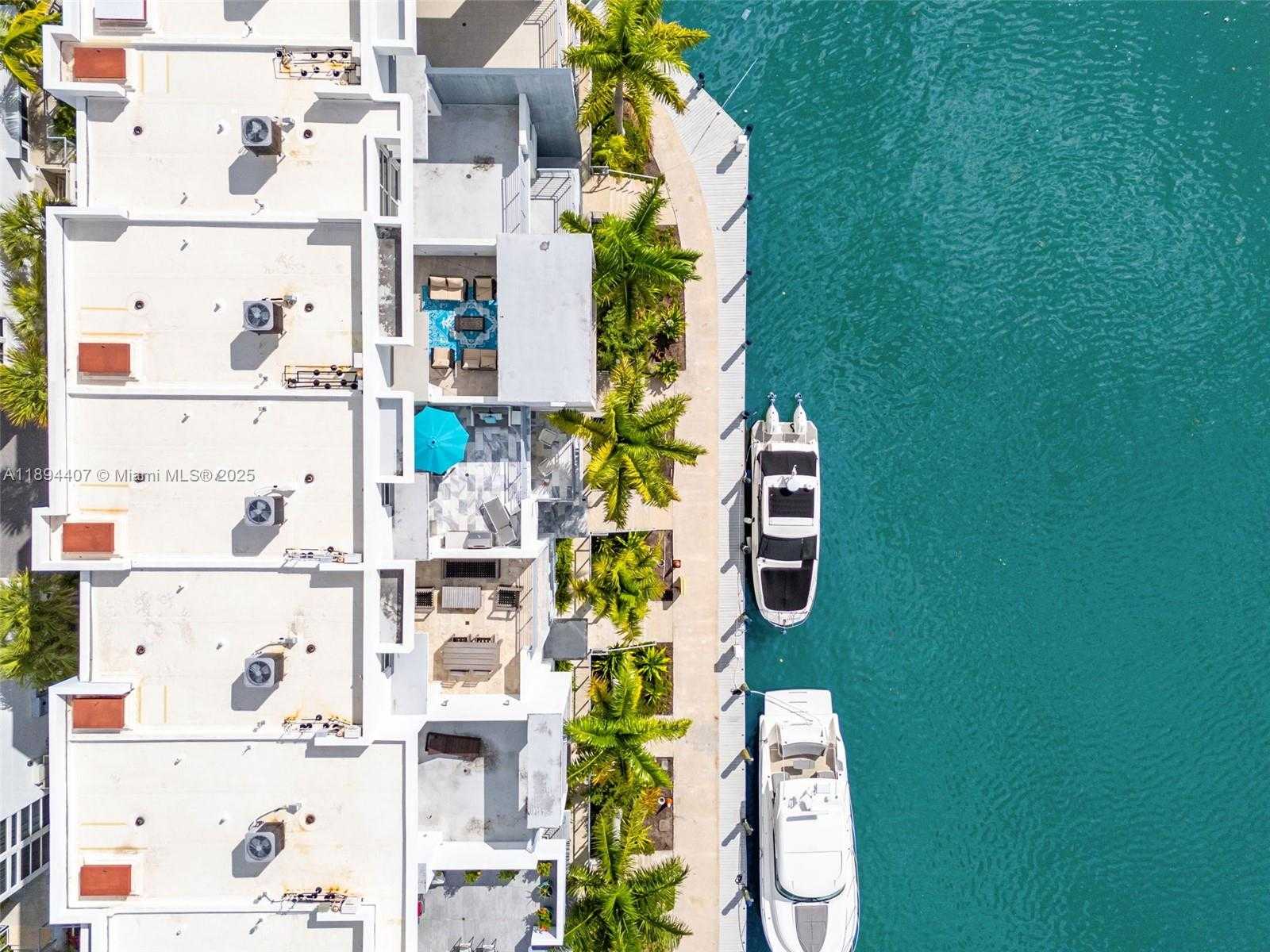 Small Image of 33 Shore Dr E, Miami, FL 33133, USA Number 43