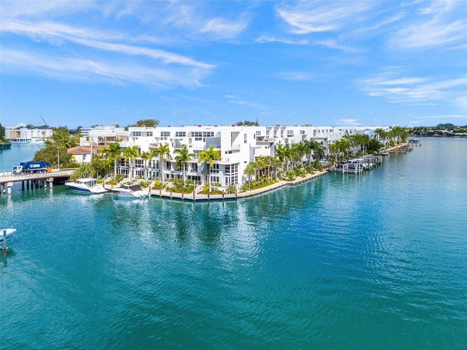 Small Image of 33 Shore Dr E, Miami, FL 33133, USA Number 46