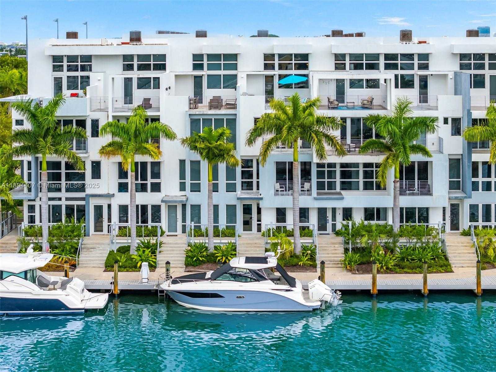Small Image of 33 Shore Dr E, Miami, FL 33133, USA Number 49