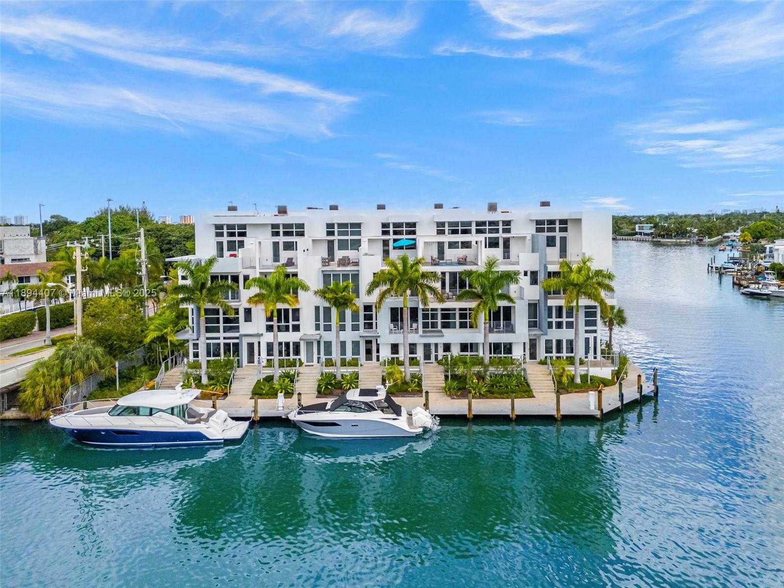 Small Image of 33 Shore Dr E, Miami, FL 33133, USA Number 50