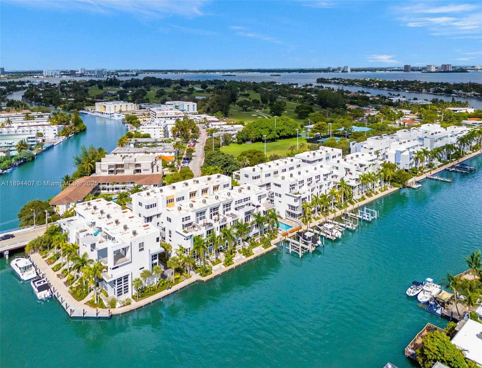Small Image of 33 Shore Dr E, Miami, FL 33133, USA Number 51