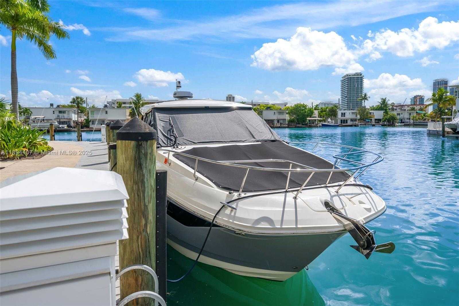 Small Image of 33 Shore Dr E, Miami, FL 33133, USA Number 6