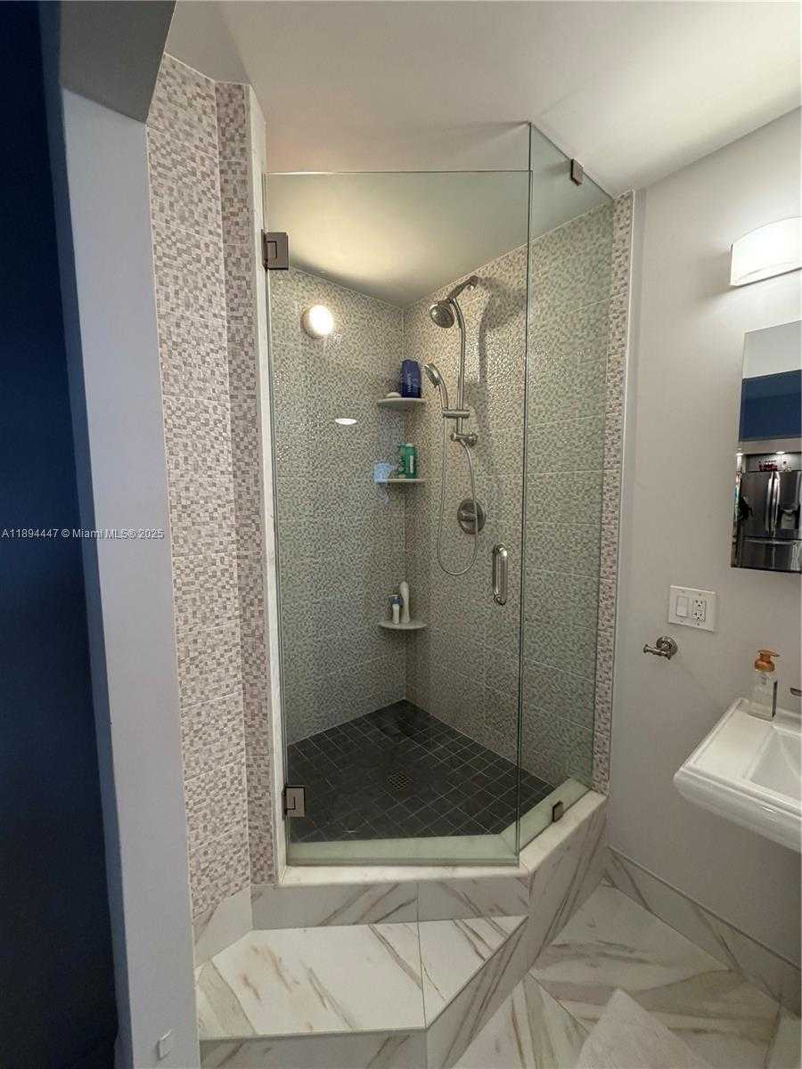 Small Image of 300 BAYVIEW DR #2014, Sunny Isles Beach Number 10