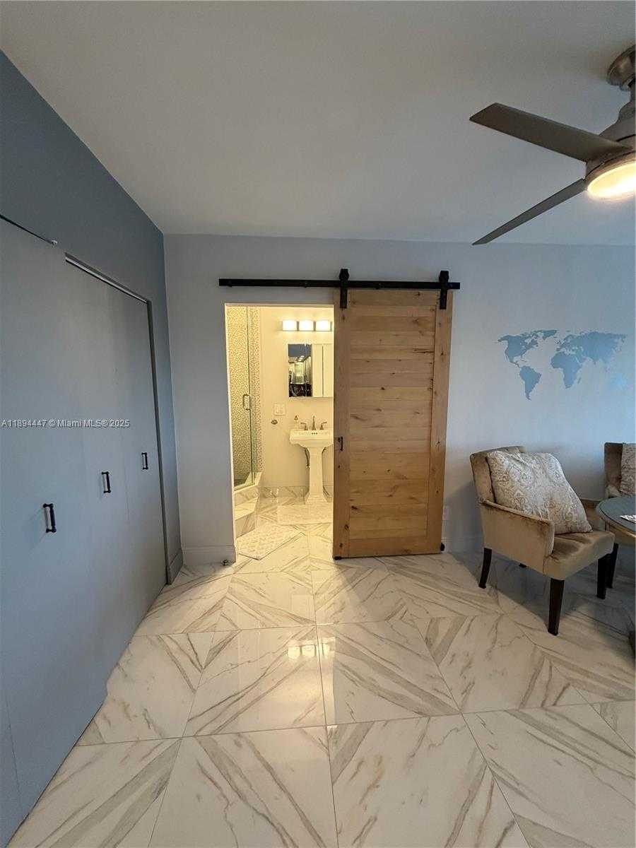 Small Image of 300 BAYVIEW DR #2014, Sunny Isles Beach Number 11