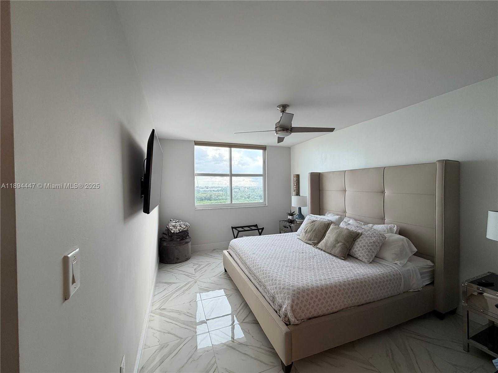 Small Image of 300 BAYVIEW DR #2014, Sunny Isles Beach Number 17