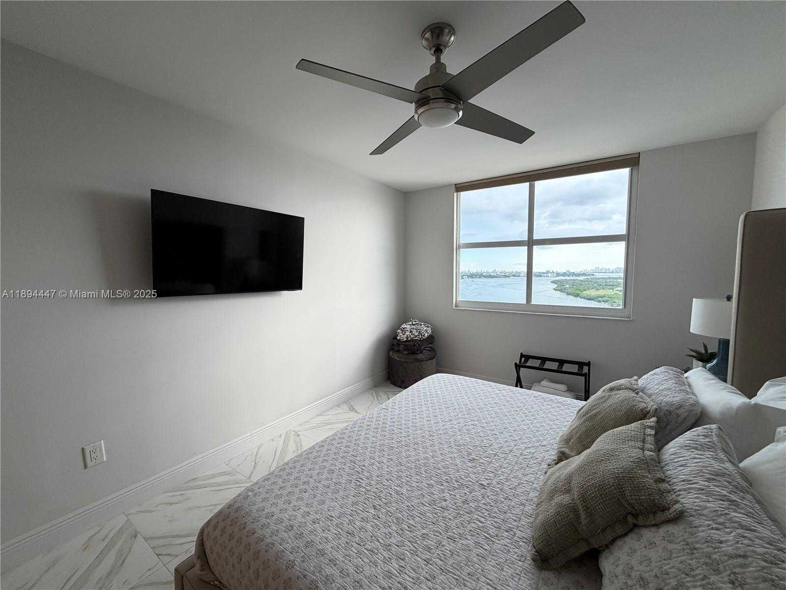 Small Image of 300 BAYVIEW DR #2014, Sunny Isles Beach Number 18