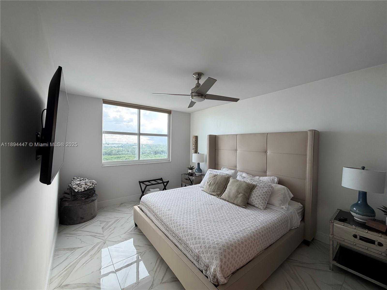 Small Image of 300 BAYVIEW DR #2014, Sunny Isles Beach Number 19