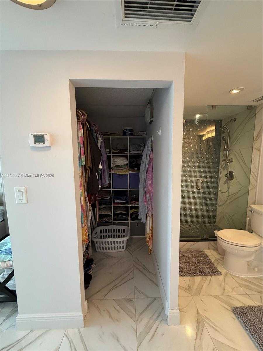 Small Image of 300 BAYVIEW DR #2014, Sunny Isles Beach Number 20