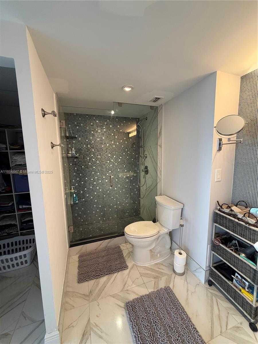 Small Image of 300 BAYVIEW DR #2014, Sunny Isles Beach Number 21