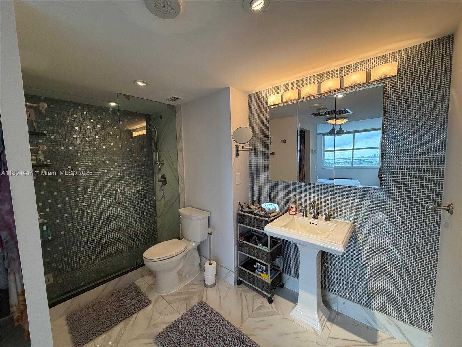 Small Image of 300 BAYVIEW DR #2014, Sunny Isles Beach Number 23