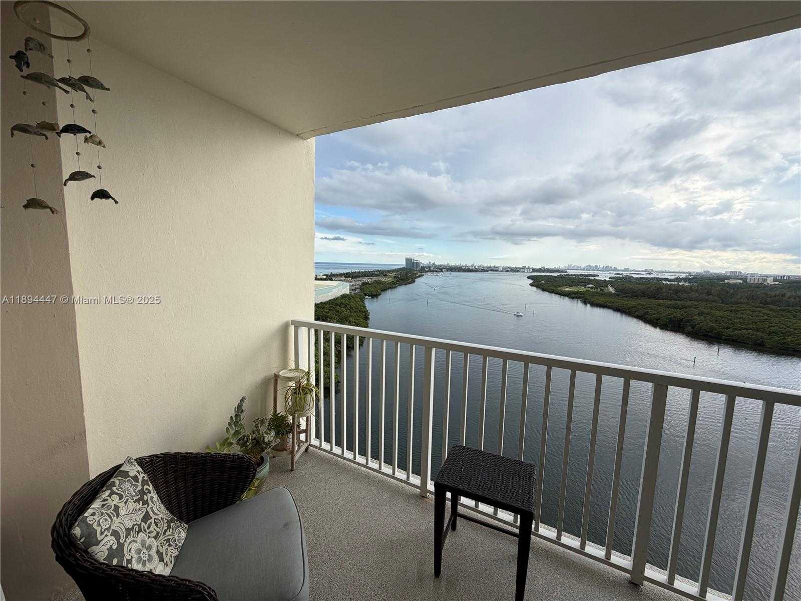 Small Image of 300 BAYVIEW DR #2014, Sunny Isles Beach Number 25