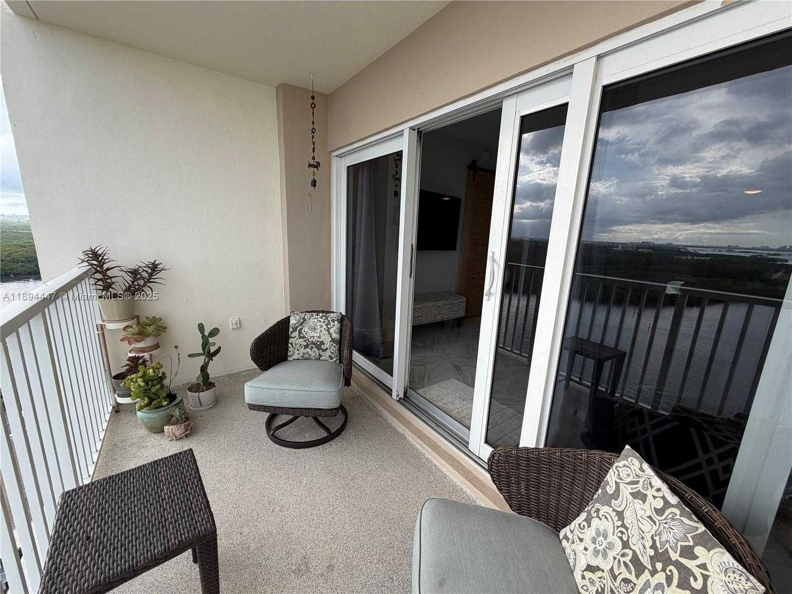 Small Image of 300 BAYVIEW DR #2014, Sunny Isles Beach Number 27