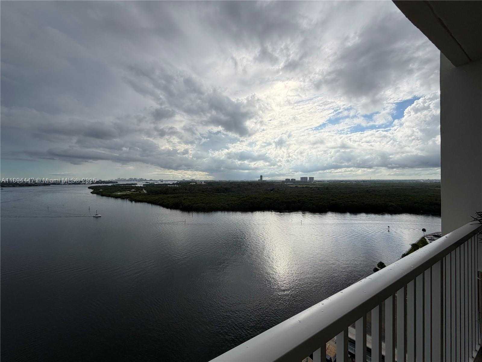 Small Image of 300 BAYVIEW DR #2014, Sunny Isles Beach Number 28