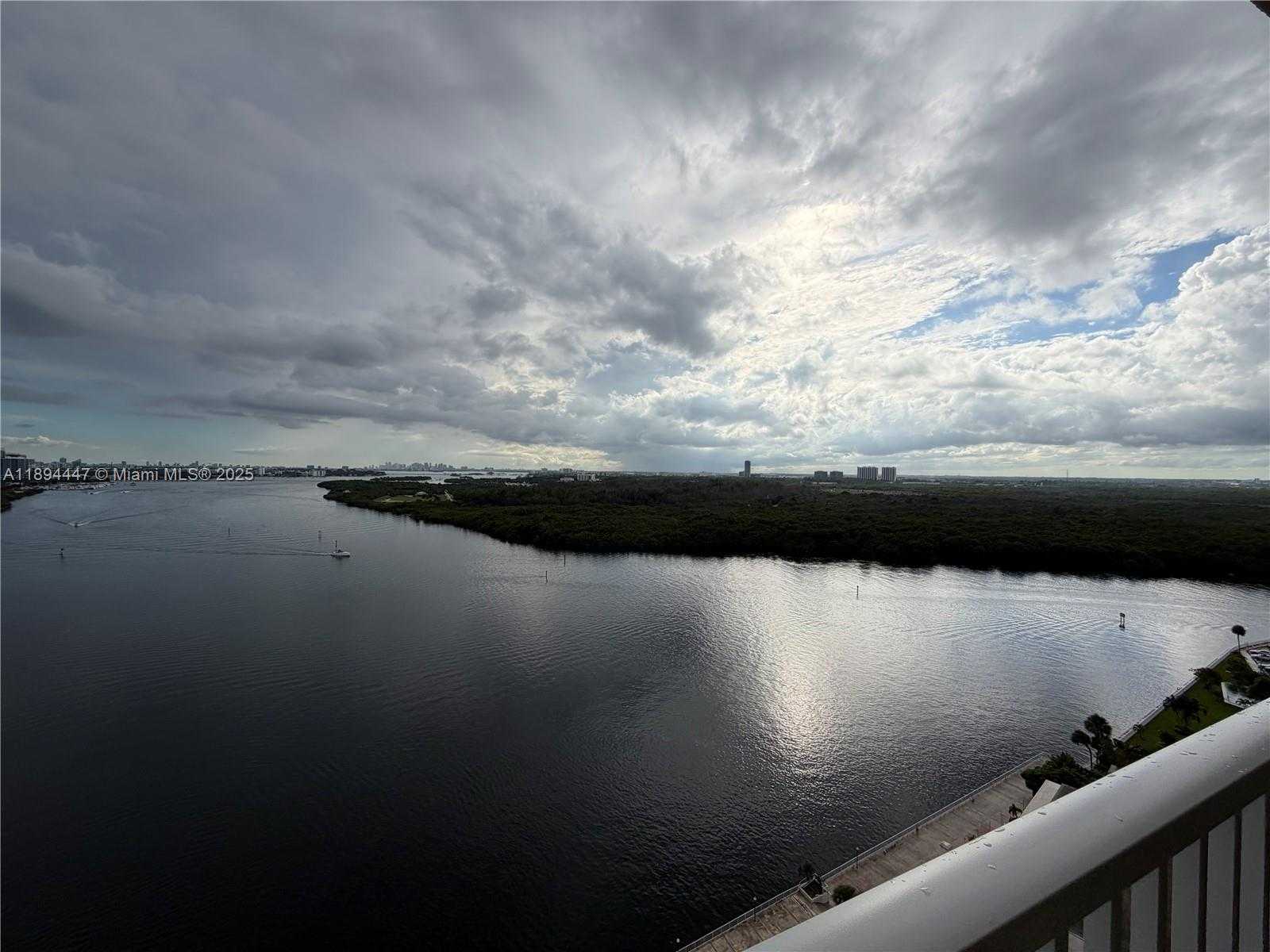 Small Image of 300 BAYVIEW DR #2014, Sunny Isles Beach Number 29
