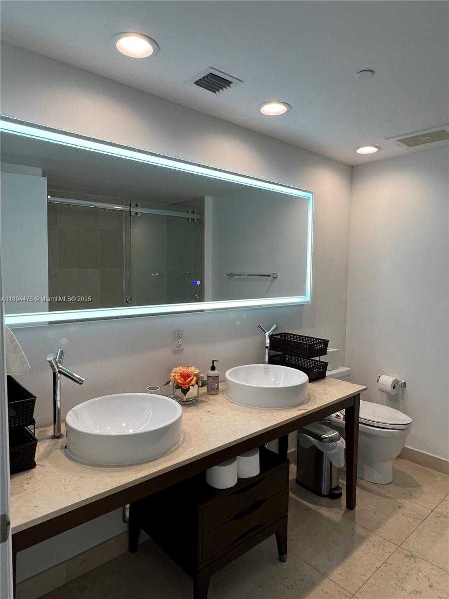 Small Image of 485 BRICKELL AVE #4109, Miami Number 10