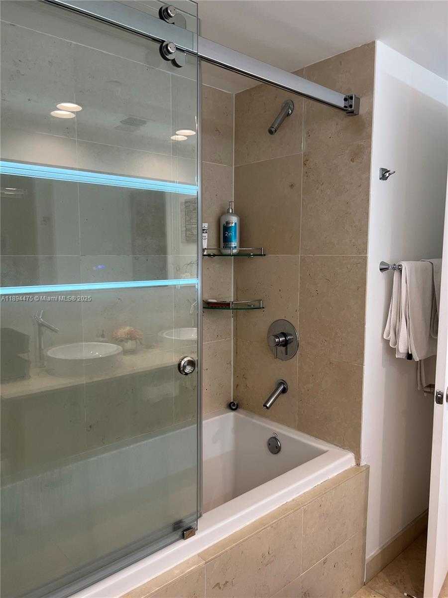 Small Image of 485 BRICKELL AVE #4109, Miami Number 11