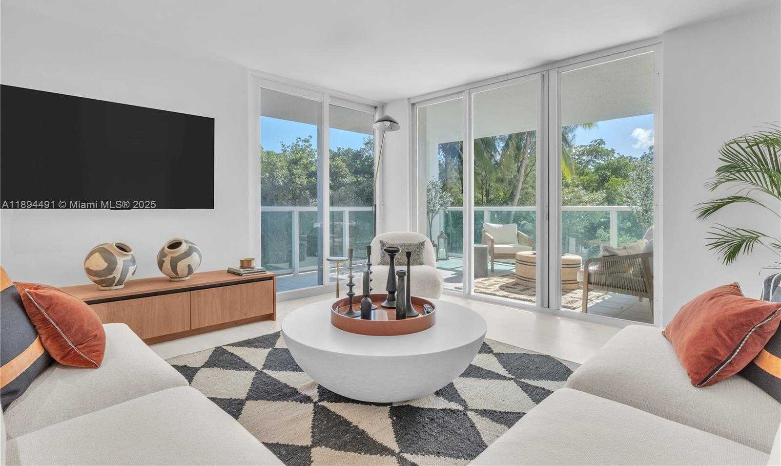 Small Image of 100 BAYVIEW DR #216, Sunny Isles Beach Number 2