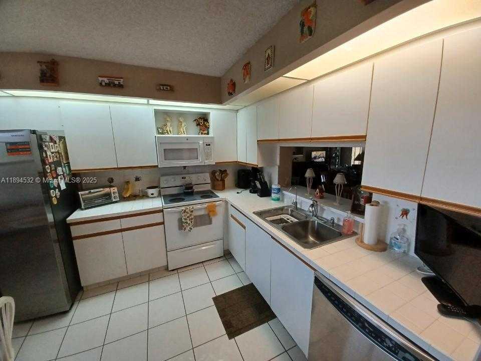 Small Image of 13100 SOUTH WEST 11TH CT #413C, Pembroke Pines Number 5