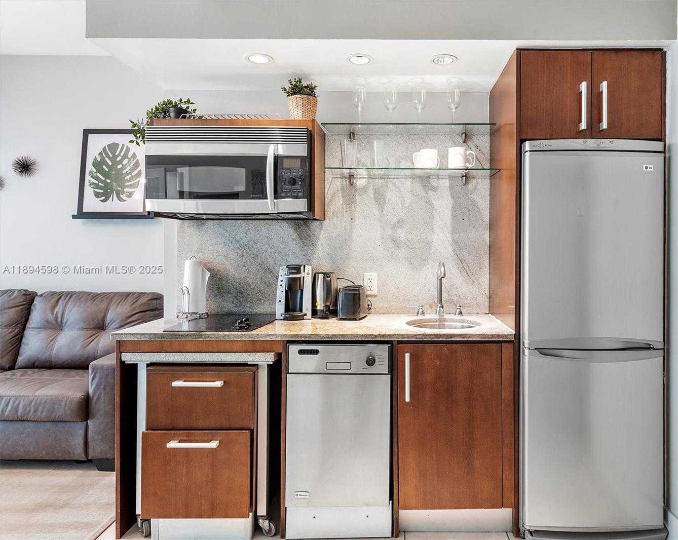 Small Image of 1036 OCEAN DR #B205, Miami Beach Number 11