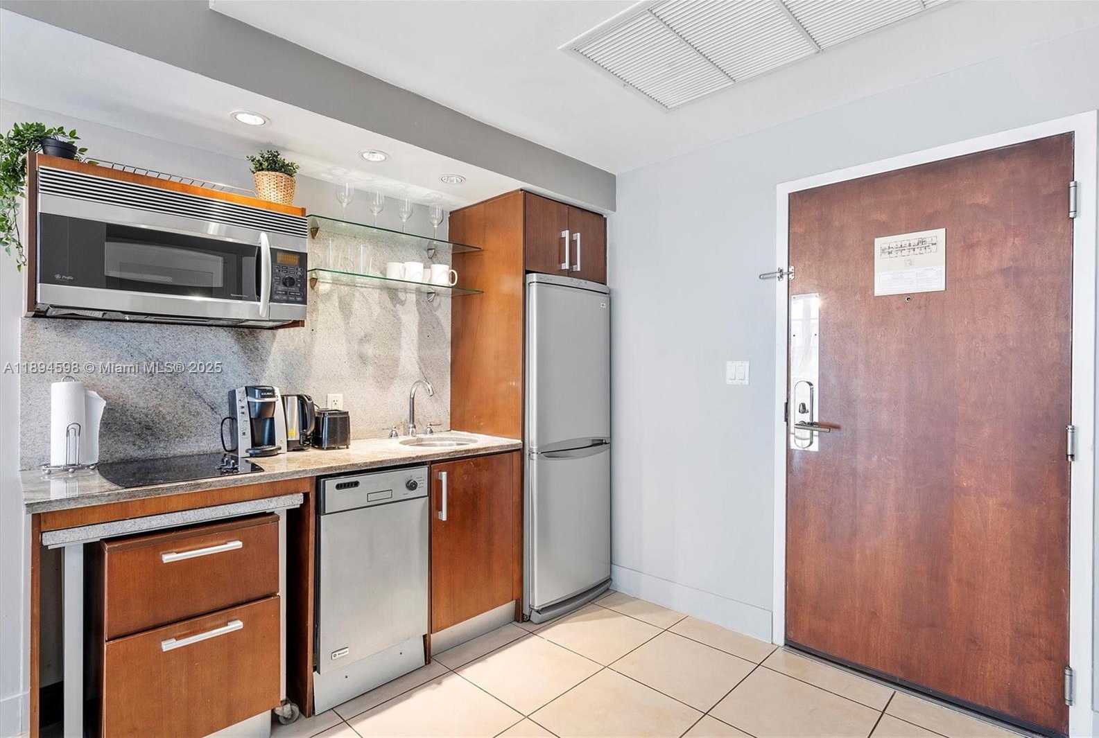 Small Image of 1036 OCEAN DR #B205, Miami Beach Number 12