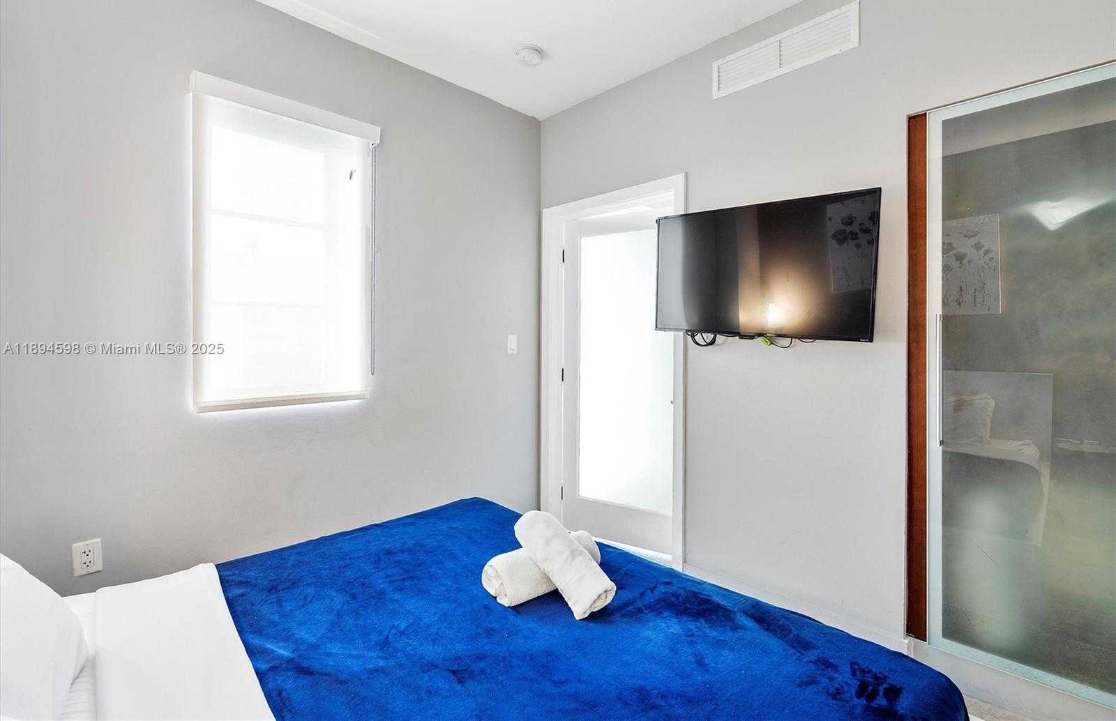 Small Image of 1036 OCEAN DR #B205, Miami Beach Number 14