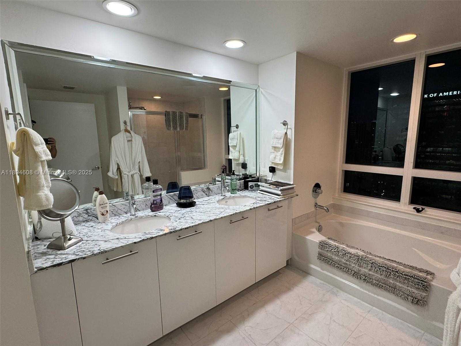 Small Image of 950 BRICKELL BAY DR #3610, Miami Number 19