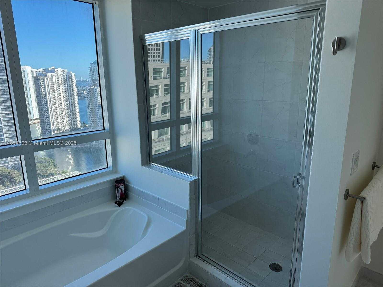 Small Image of 950 BRICKELL BAY DR #3610, Miami Number 20