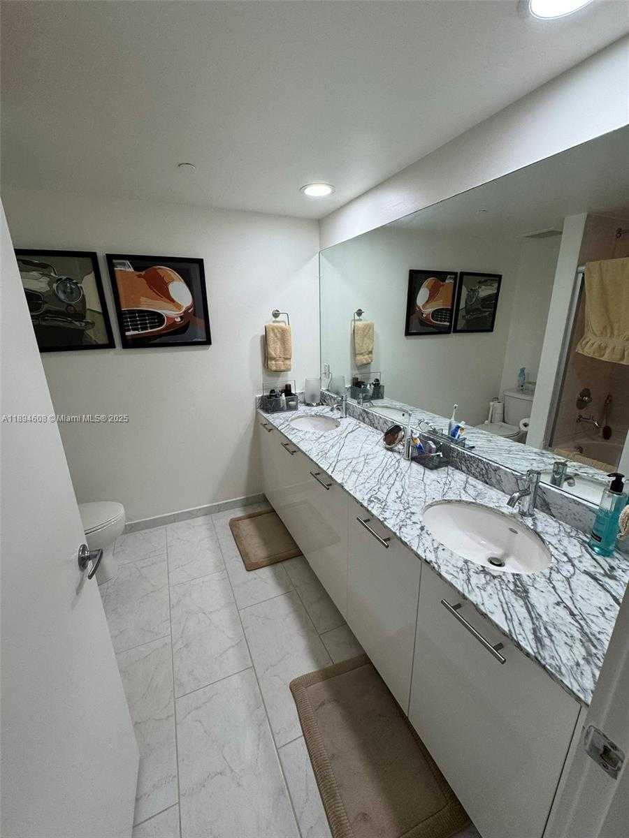 Small Image of 950 BRICKELL BAY DR #3610, Miami Number 25