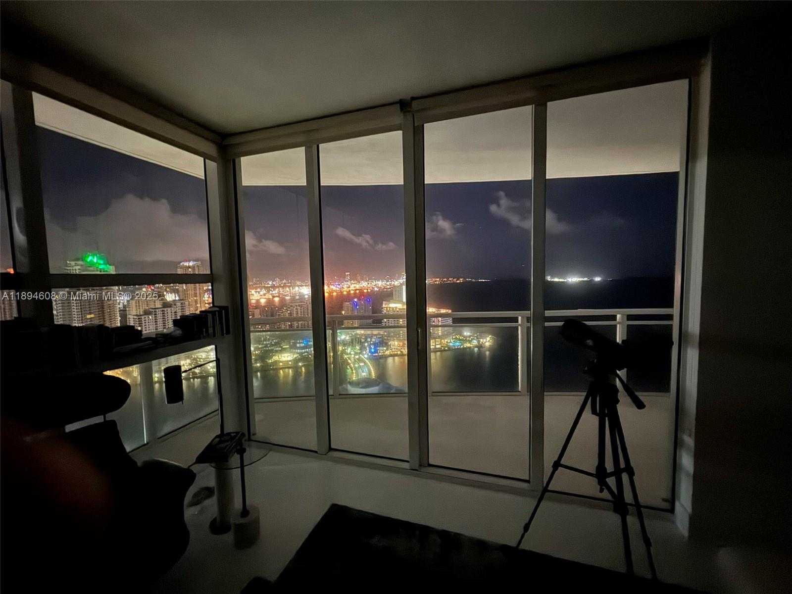 Small Image of 950 BRICKELL BAY DR #3610, Miami Number 30