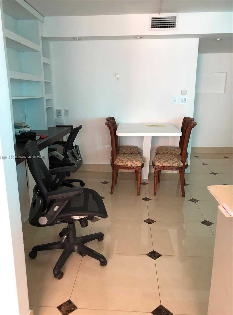 Small Image of Aventura Number 11