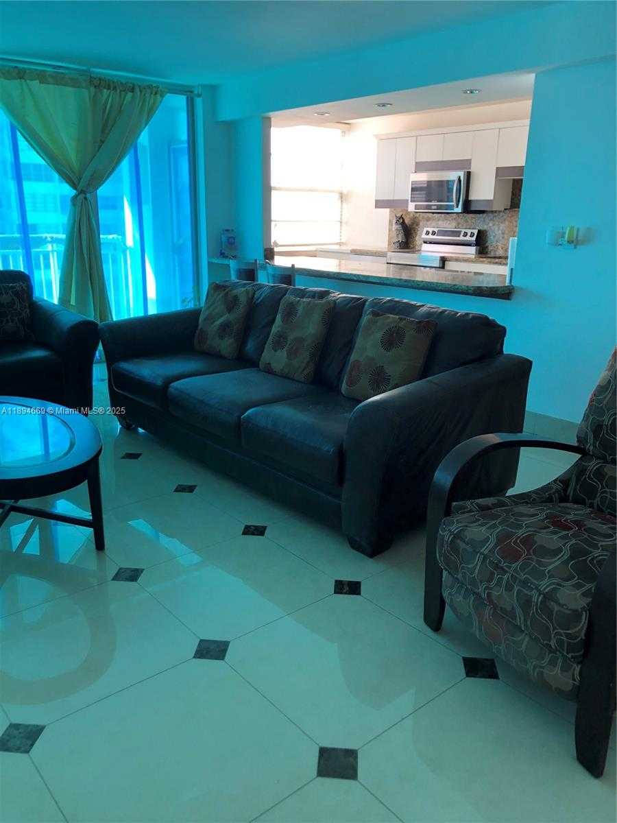 Small Image of Aventura Number 13
