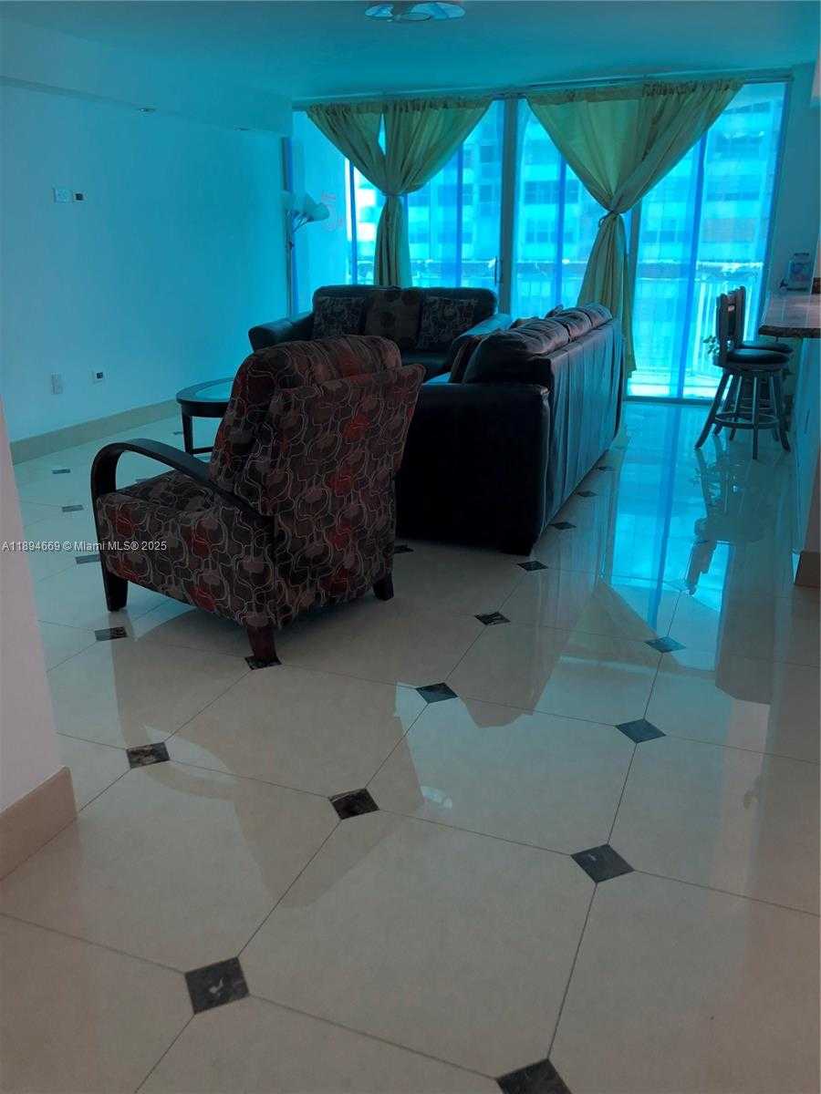 Small Image of Aventura Number 15
