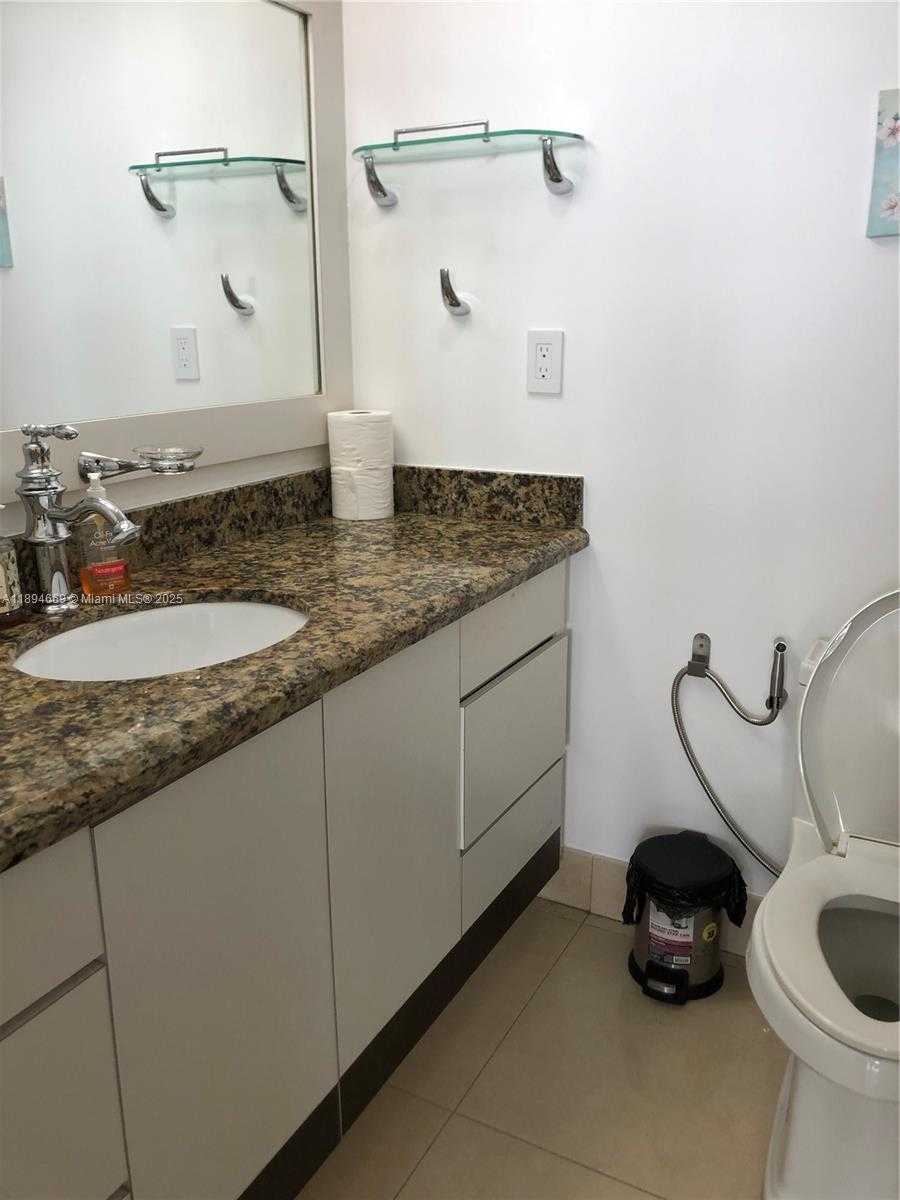 Small Image of Aventura Number 17